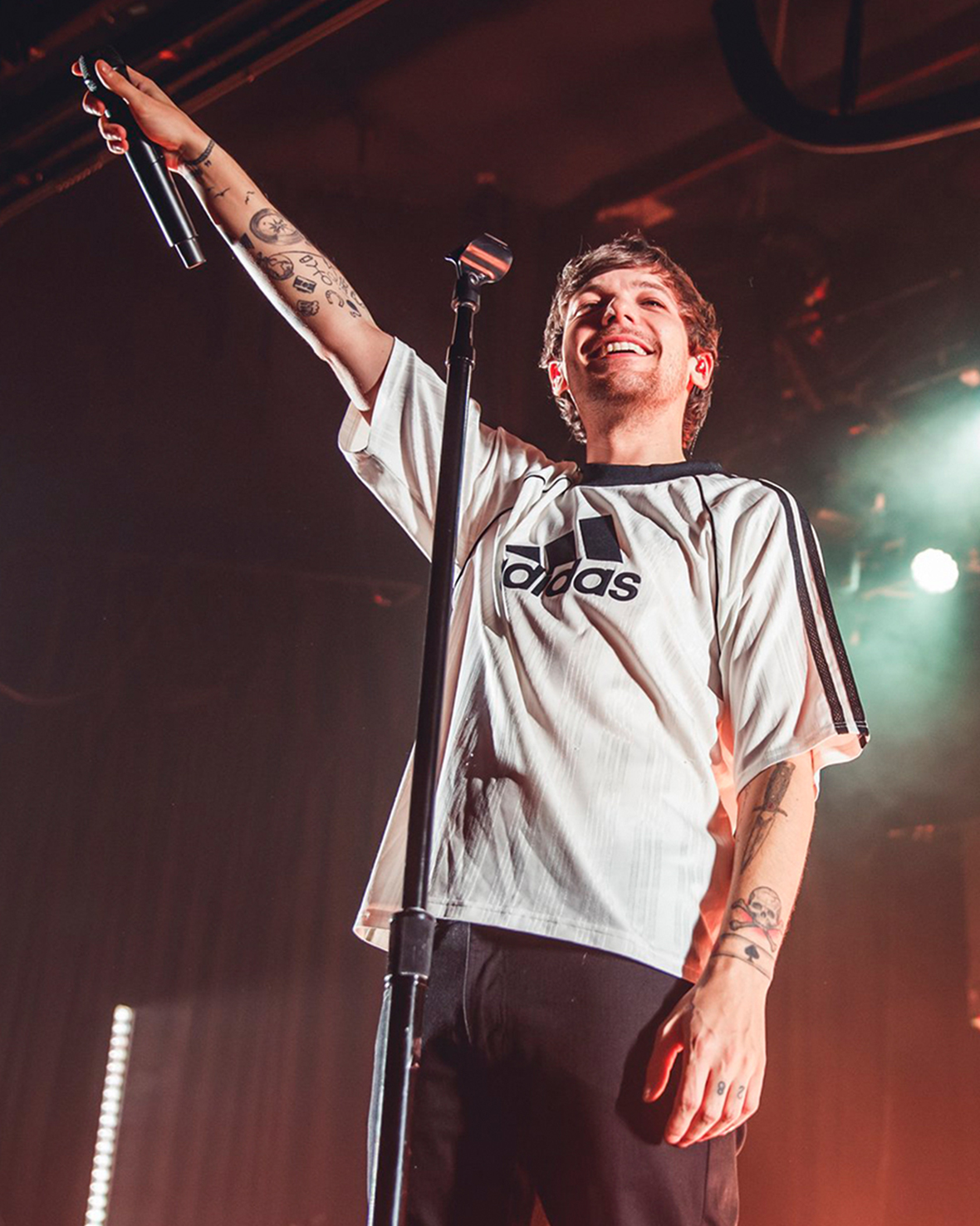 Louis Tomlinson's 'Back to You' Performance on Teen Choice Awards: Watch