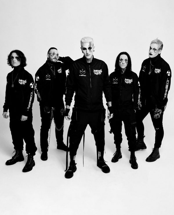 MOTIONLESS IN WHITE